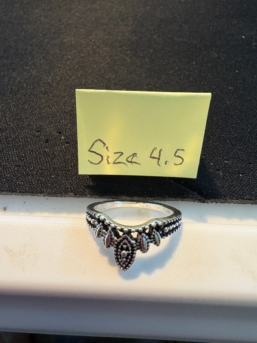 Vintage-Inspired Silver Crown Chevron Ring - Size 4.5